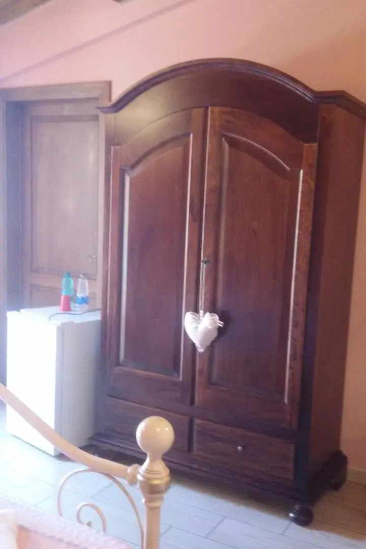 Le Camere Di Nonna Mara Montescudaio Guest house